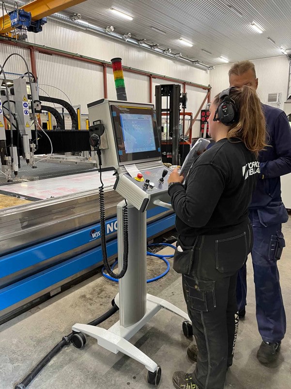 Stefan Olsson, specialist from Waterjet Sweden introducing Panel One® control system.