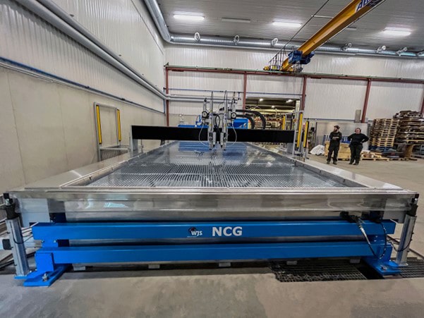 The new machine has a 3.2 x 7.7-meter work area divided into two work zones.