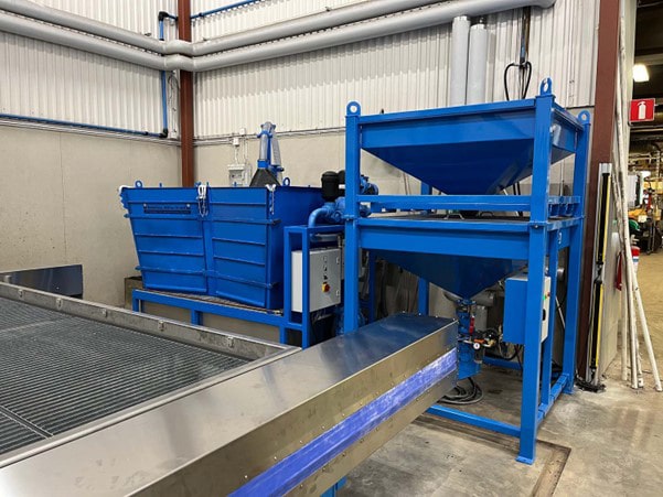 The abrasive supply and sludge handling systems are extra powerful to enable cutting without interruption.