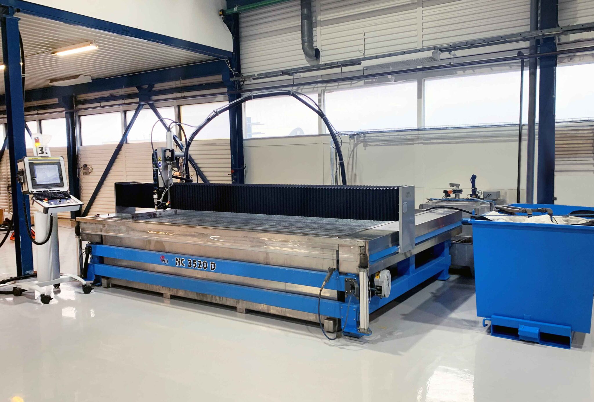 Machine renovated after 17 years equipped with the latest waterjet cutting technology