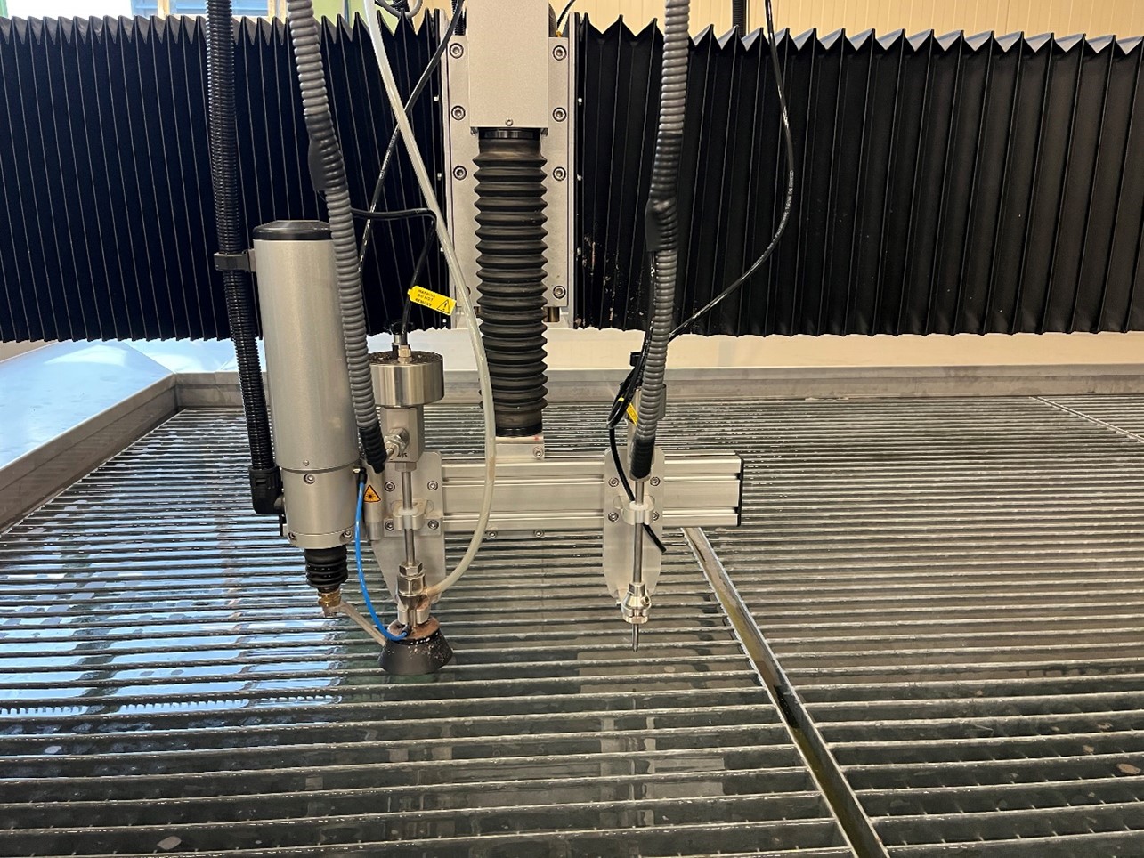 The new machine is equipped with two cutting heads